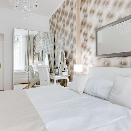 Luxury Riverside Apartments In The Center Of Prague Extérieur photo