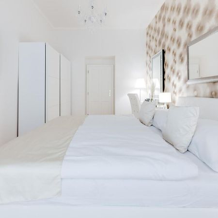 Luxury Riverside Apartments In The Center Of Prague Extérieur photo