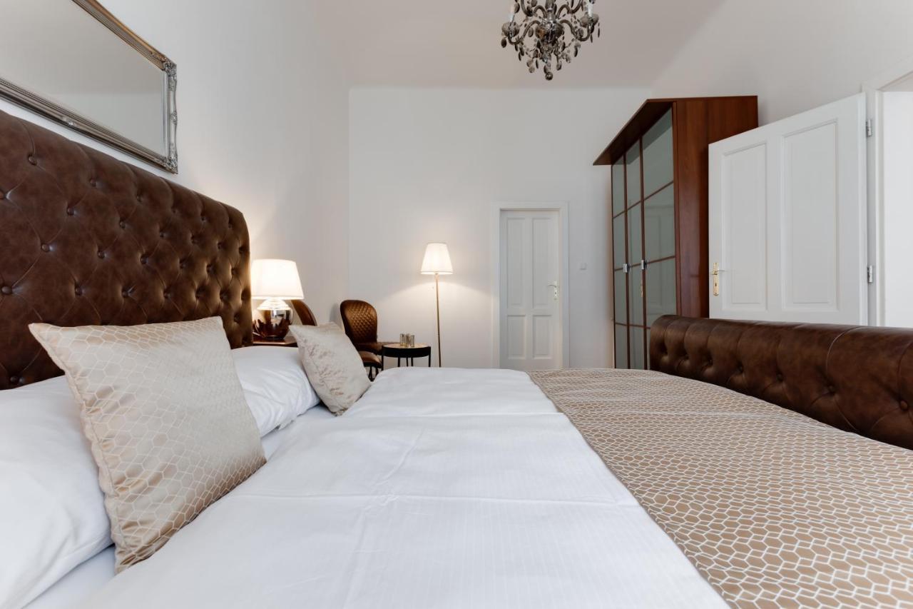 Luxury Riverside Apartments In The Center Of Prague Extérieur photo