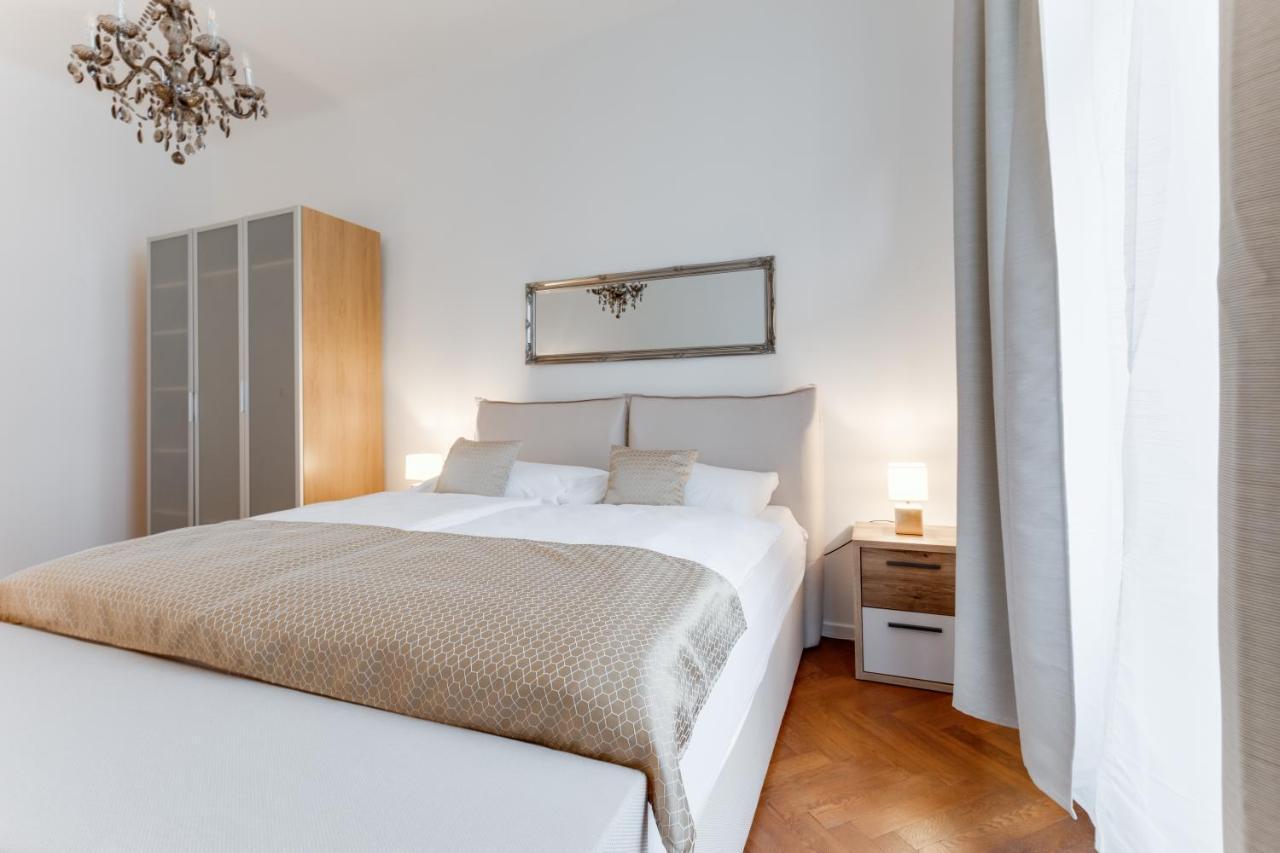 Luxury Riverside Apartments In The Center Of Prague Extérieur photo