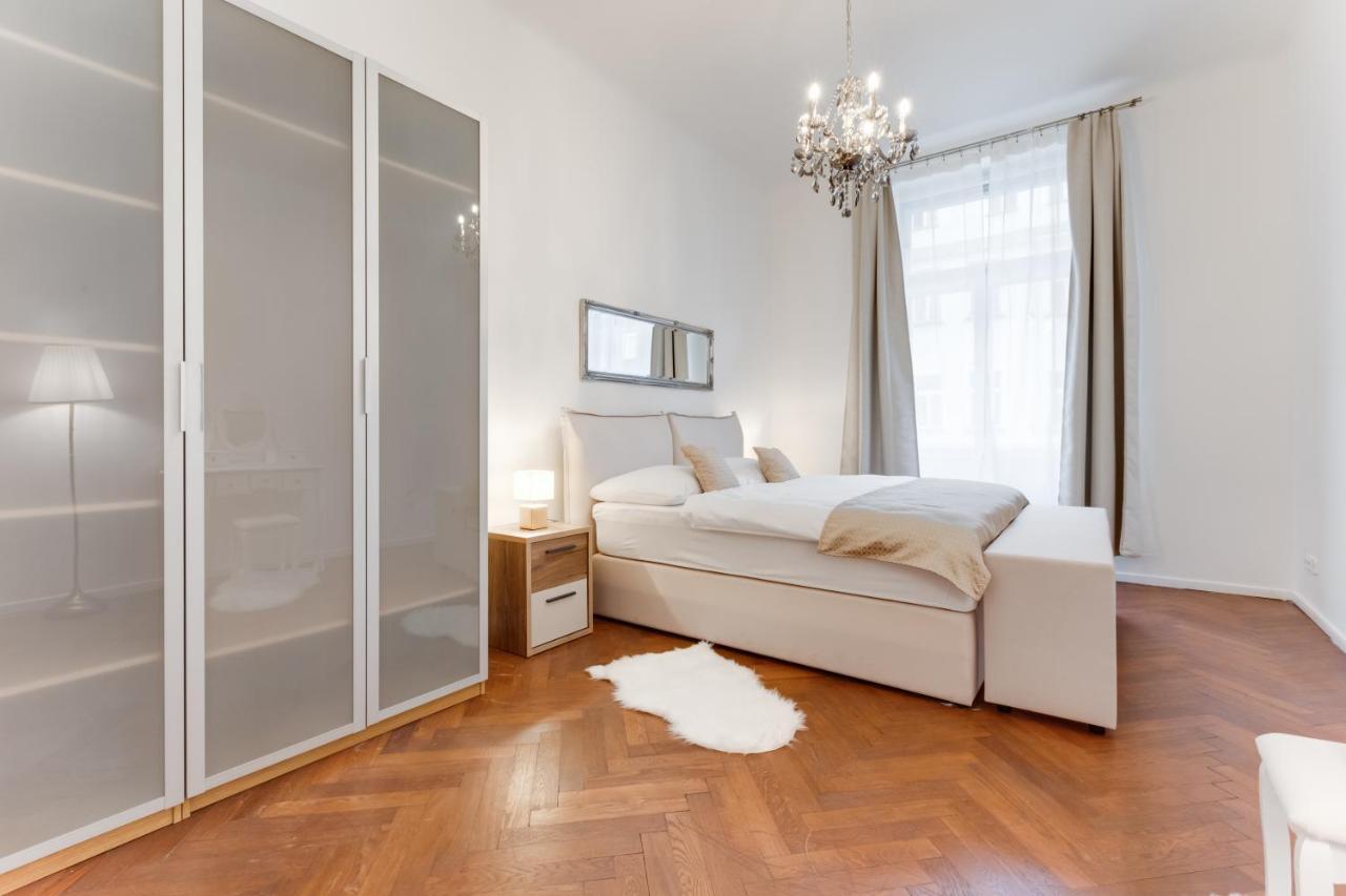 Luxury Riverside Apartments In The Center Of Prague Extérieur photo