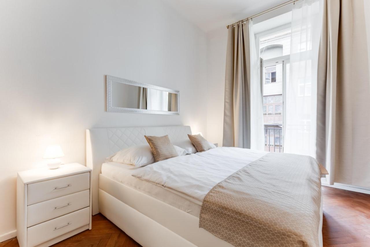 Luxury Riverside Apartments In The Center Of Prague Extérieur photo