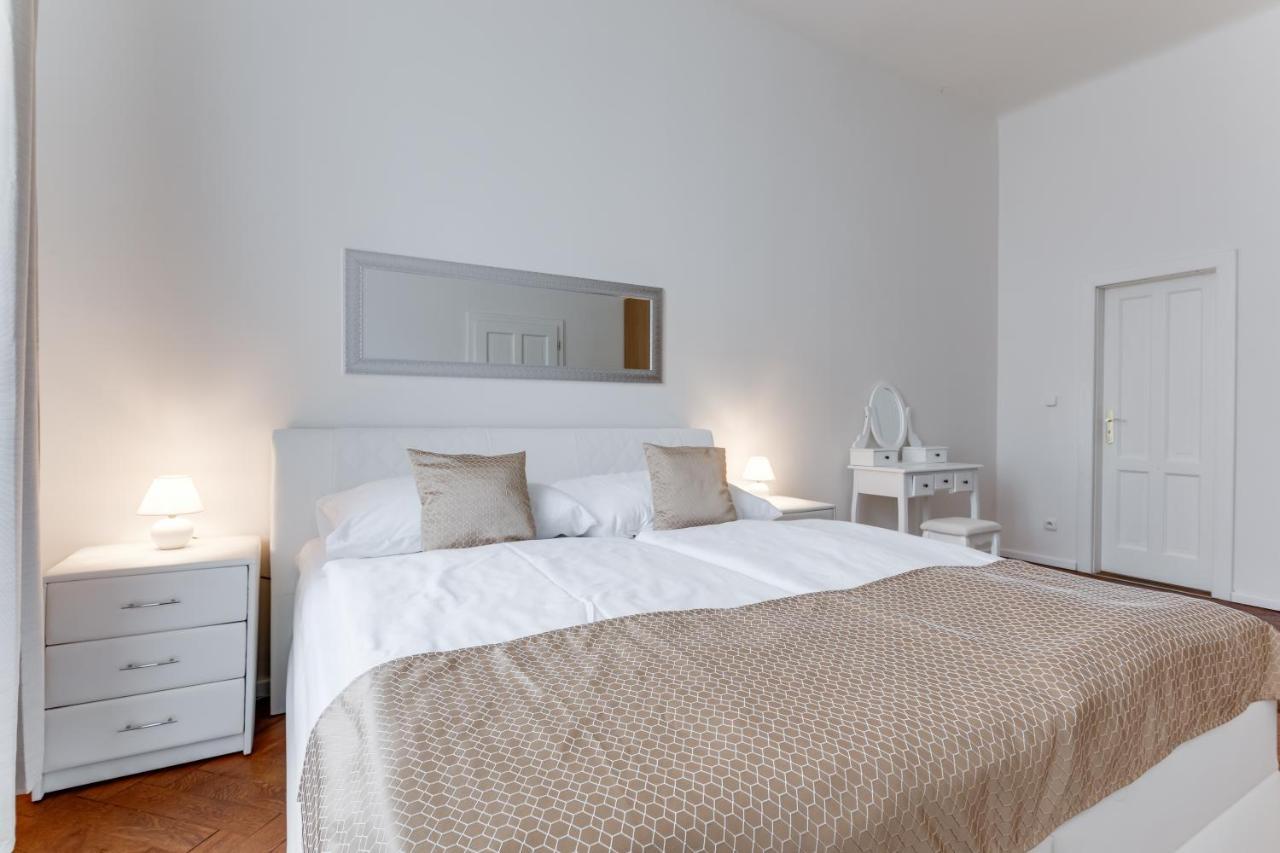 Luxury Riverside Apartments In The Center Of Prague Extérieur photo