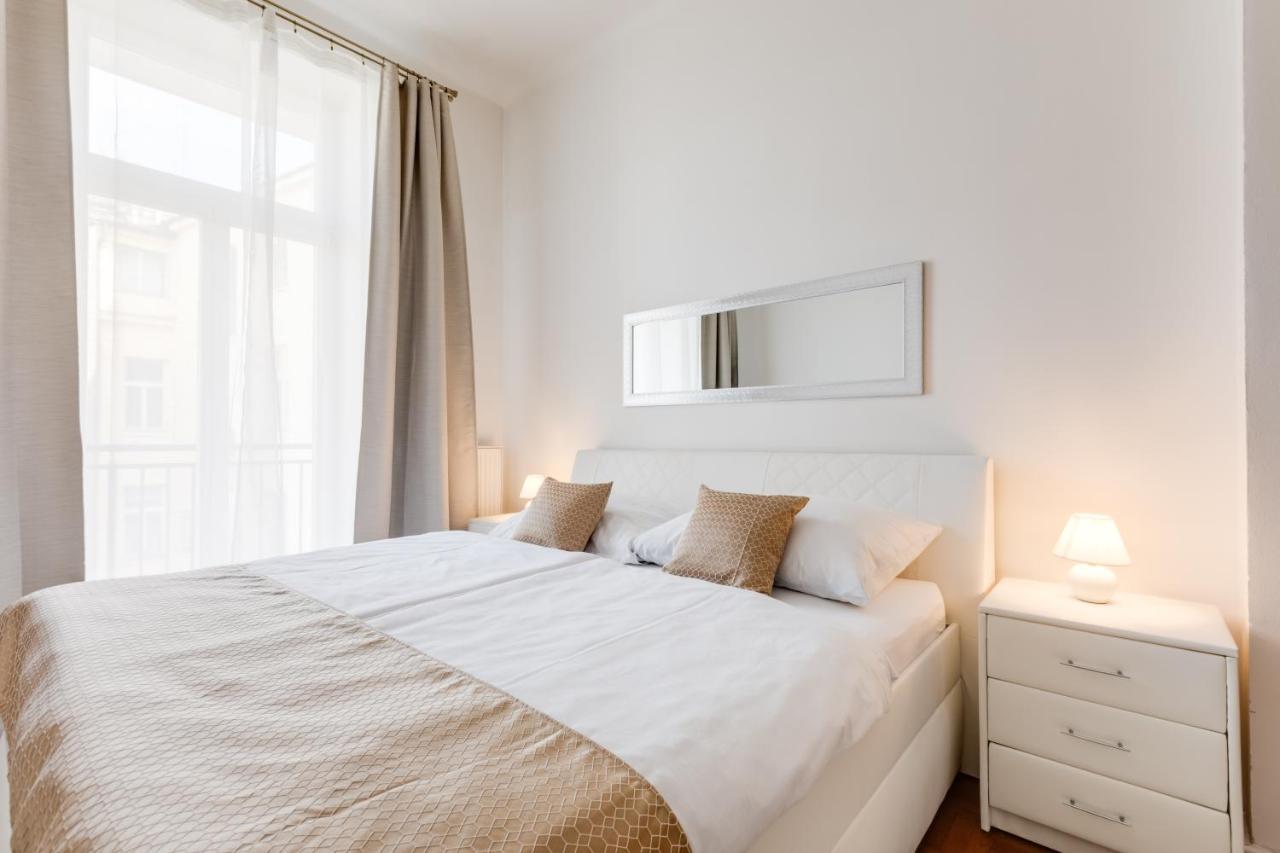 Luxury Riverside Apartments In The Center Of Prague Extérieur photo