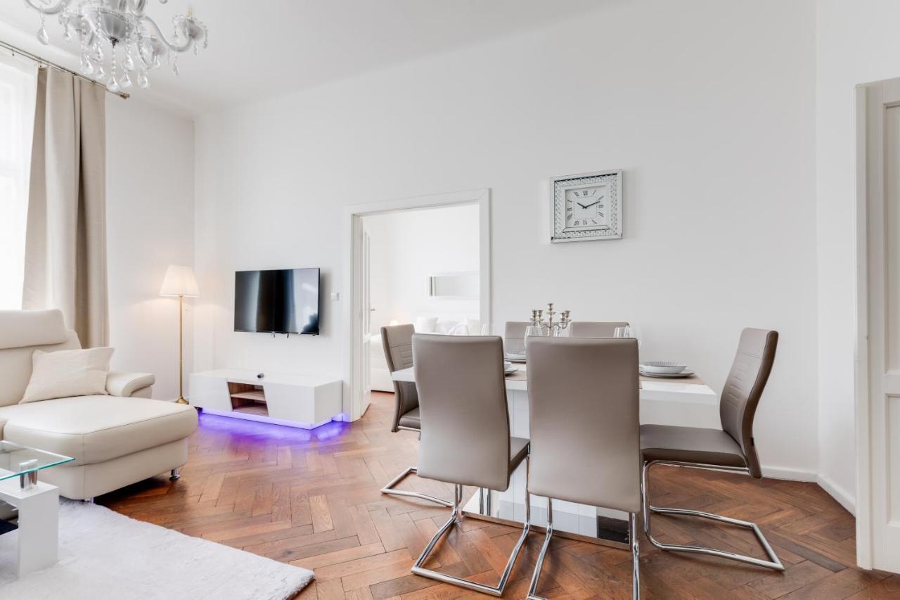 Luxury Riverside Apartments In The Center Of Prague Extérieur photo