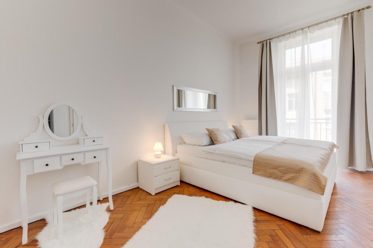 Luxury Riverside Apartments In The Center Of Prague Extérieur photo