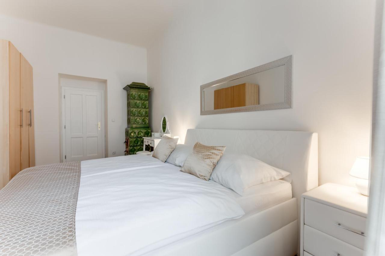 Luxury Riverside Apartments In The Center Of Prague Extérieur photo