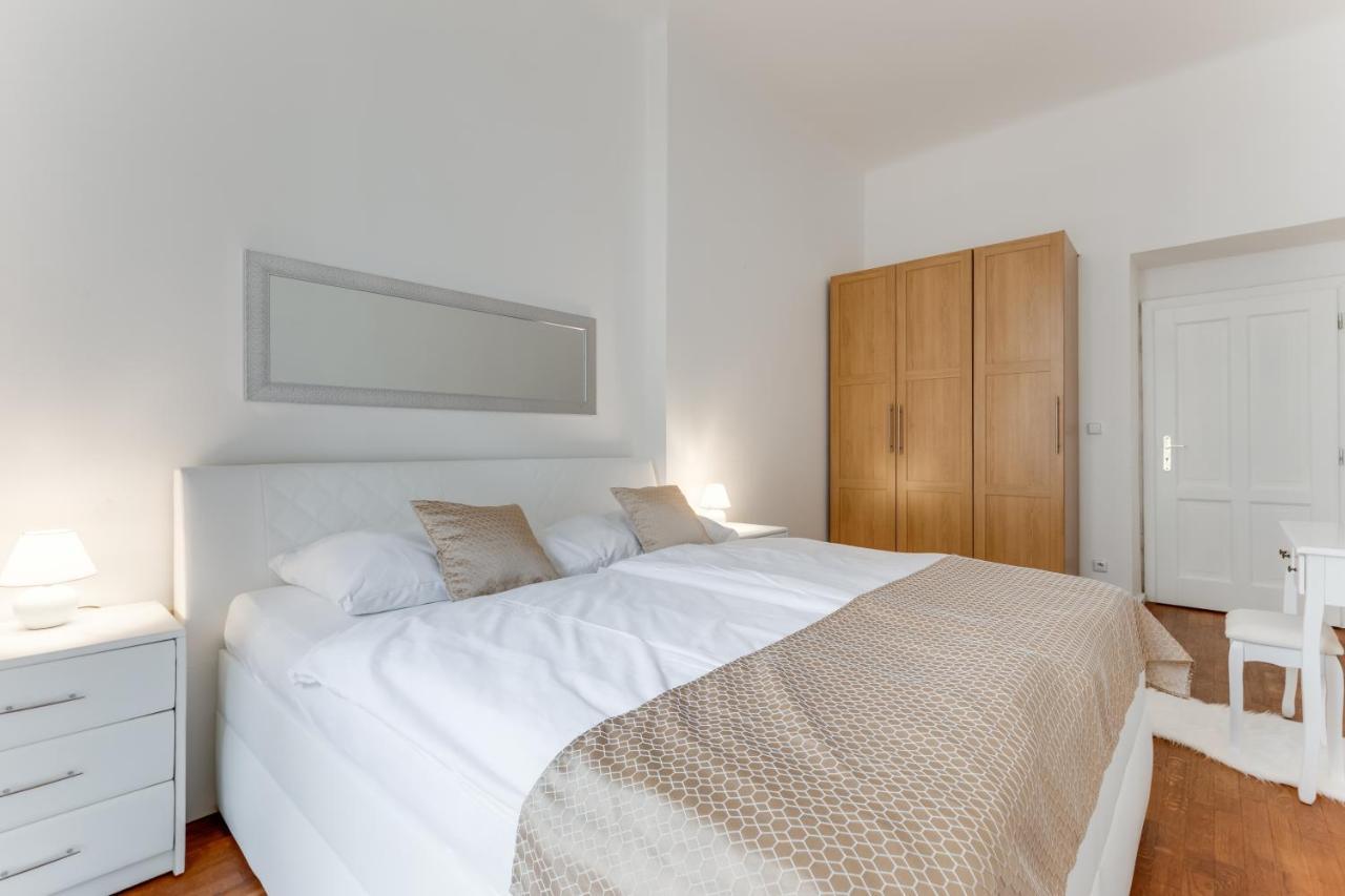 Luxury Riverside Apartments In The Center Of Prague Extérieur photo