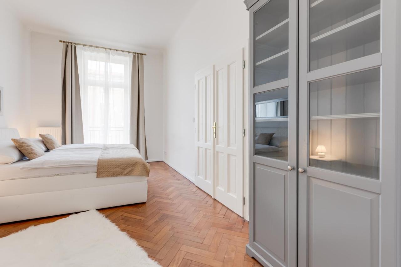Luxury Riverside Apartments In The Center Of Prague Extérieur photo