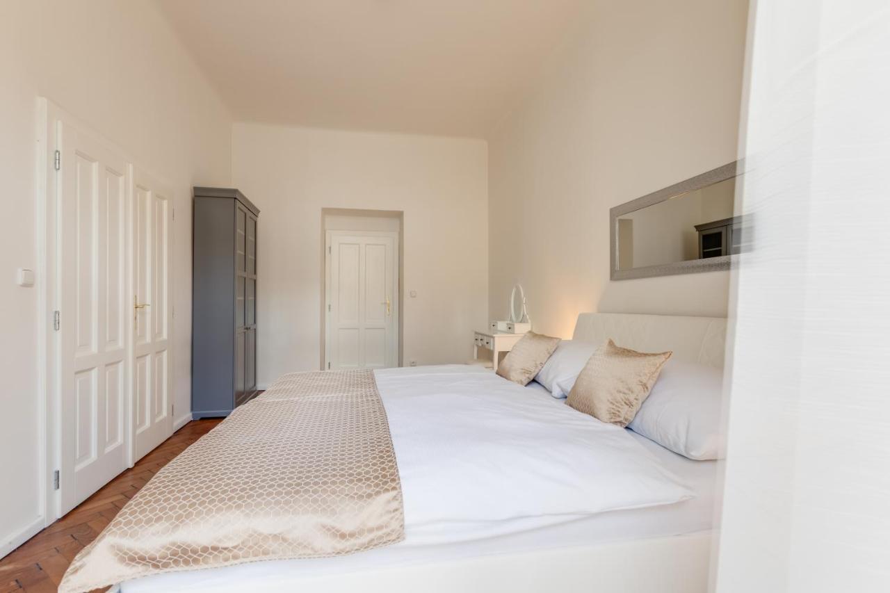 Luxury Riverside Apartments In The Center Of Prague Extérieur photo