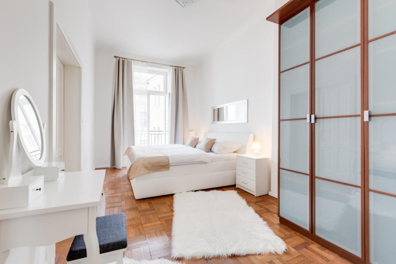 Luxury Riverside Apartments In The Center Of Prague Extérieur photo