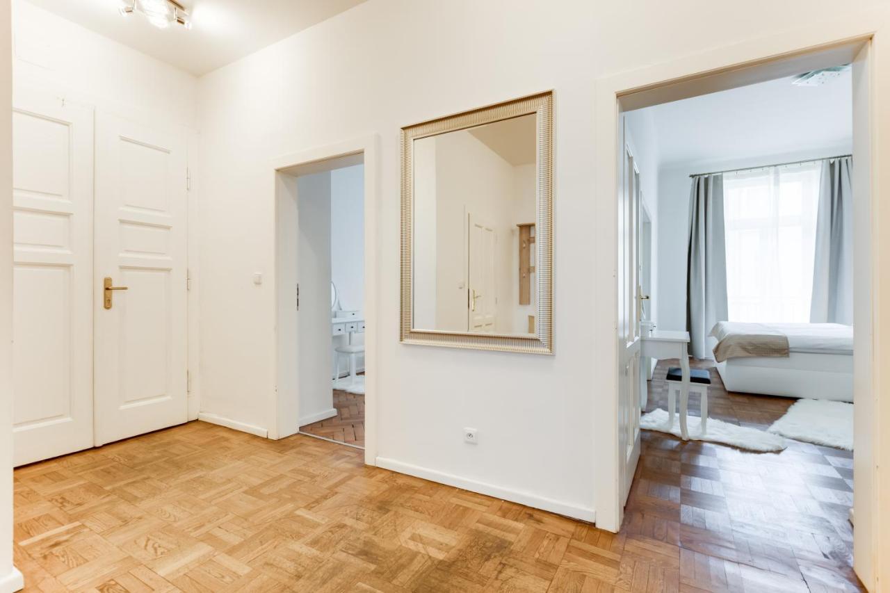 Luxury Riverside Apartments In The Center Of Prague Extérieur photo