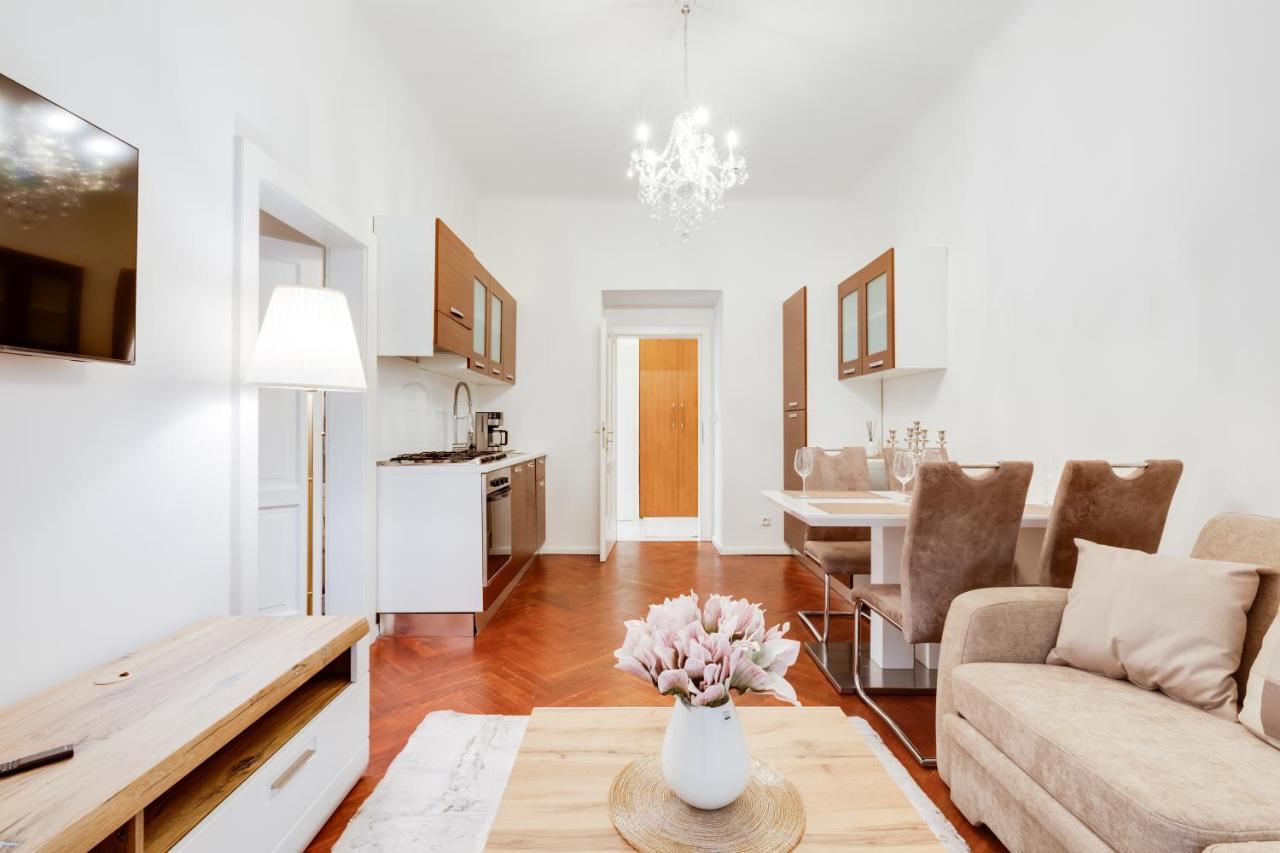 Luxury Riverside Apartments In The Center Of Prague Extérieur photo