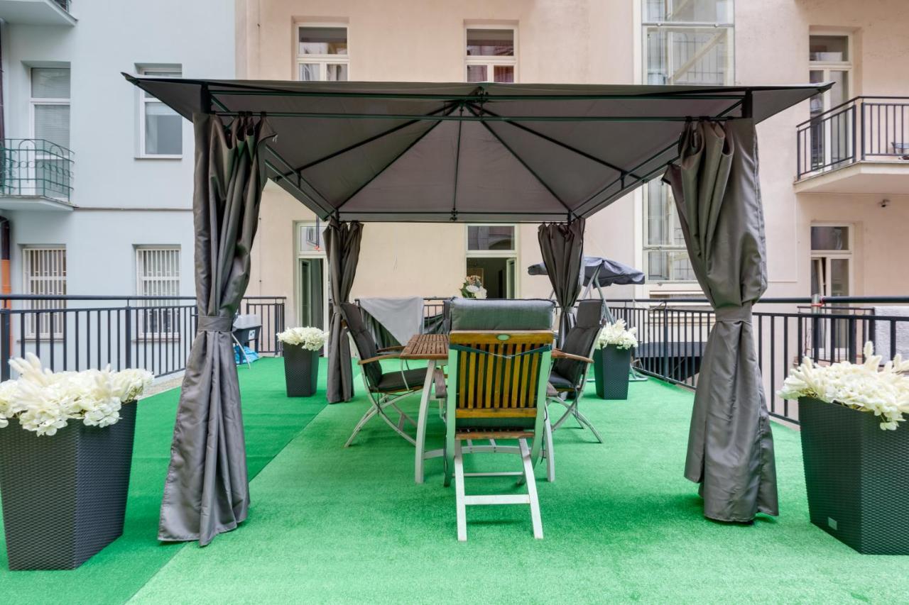 Luxury Riverside Apartments In The Center Of Prague Extérieur photo