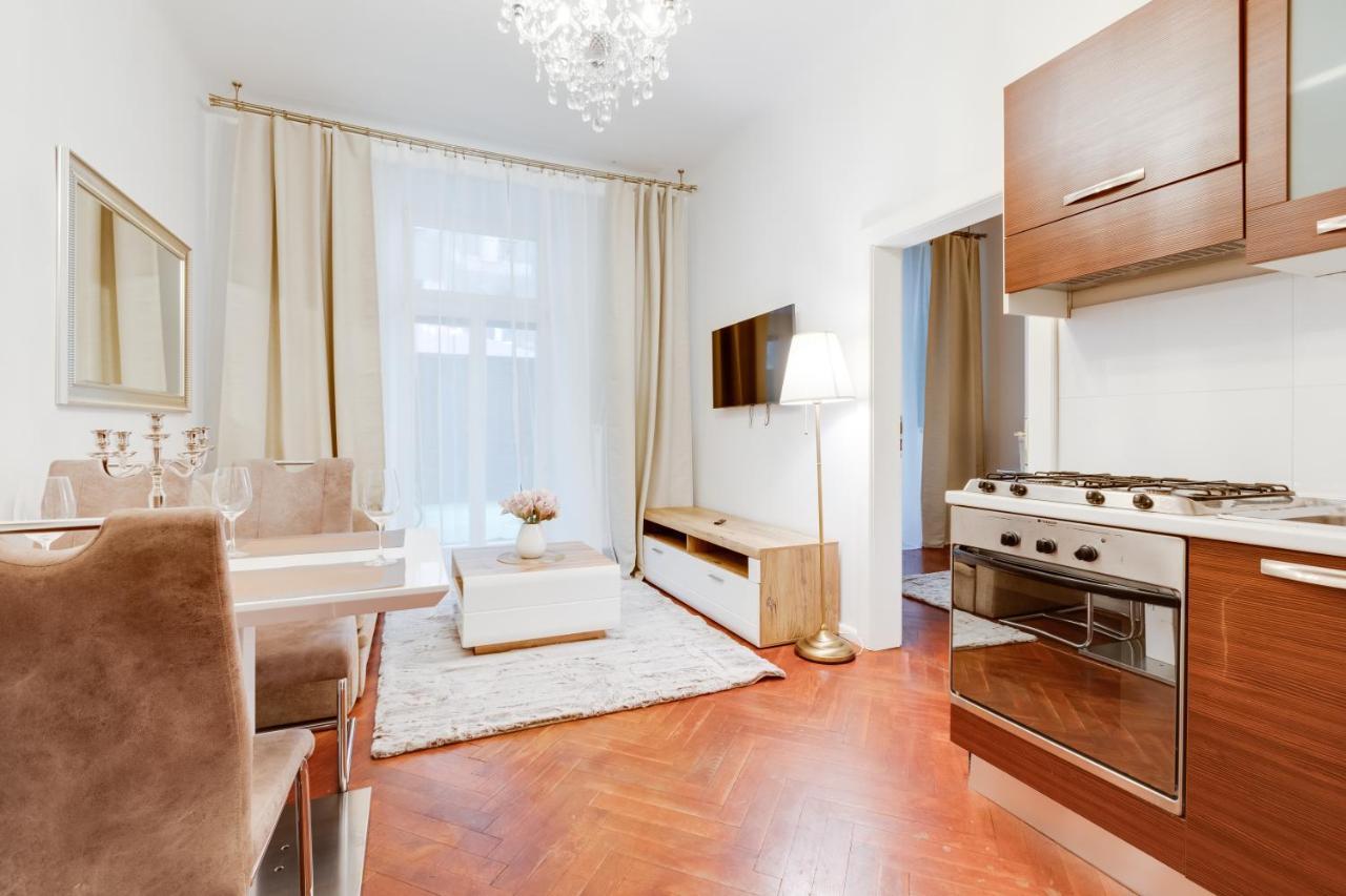 Luxury Riverside Apartments In The Center Of Prague Extérieur photo