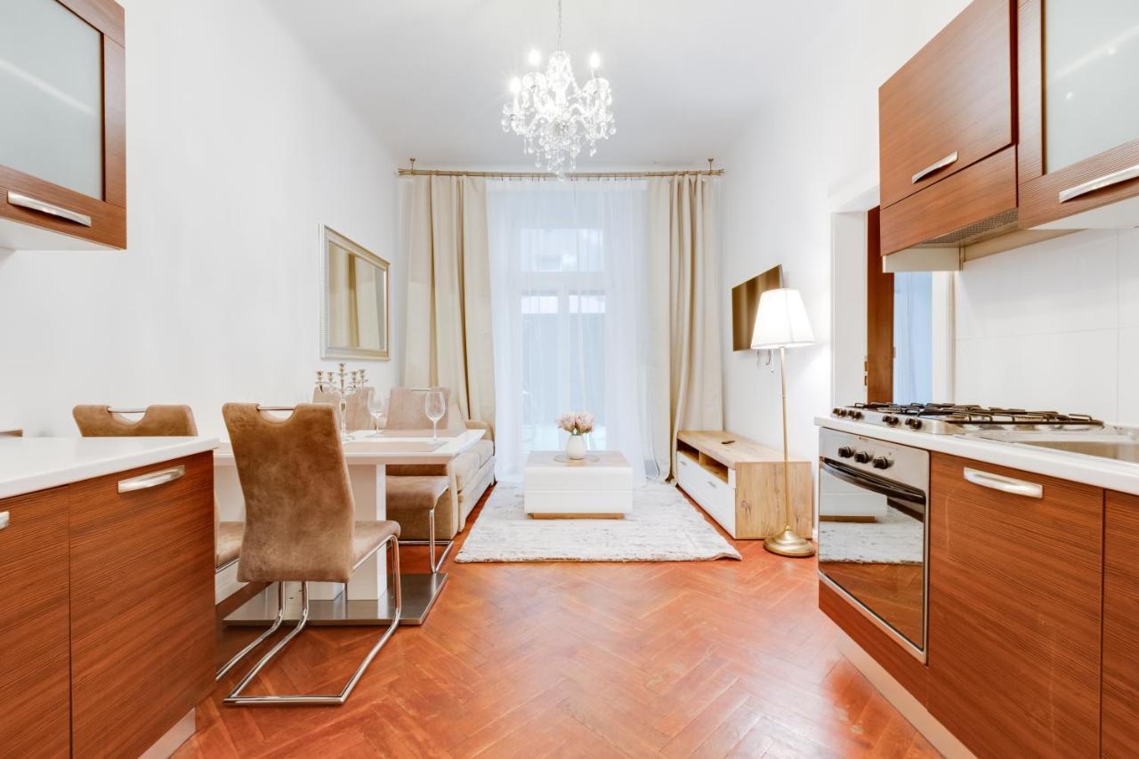 Luxury Riverside Apartments In The Center Of Prague Extérieur photo