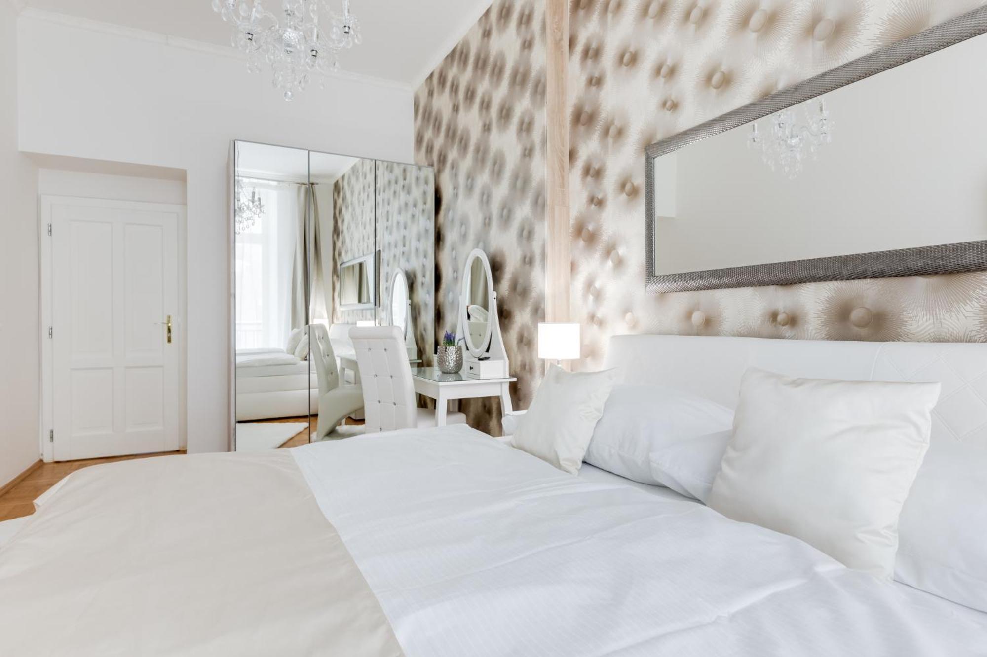 Luxury Riverside Apartments In The Center Of Prague Extérieur photo