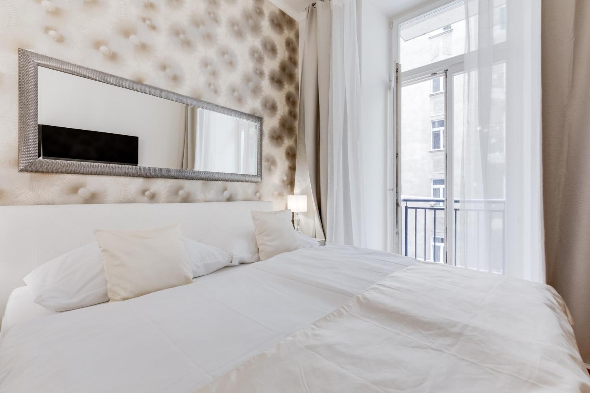 Luxury Riverside Apartments In The Center Of Prague Extérieur photo