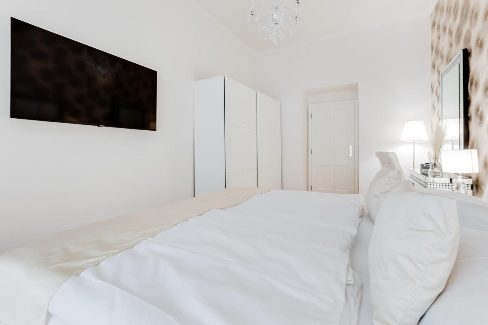 Luxury Riverside Apartments In The Center Of Prague Extérieur photo